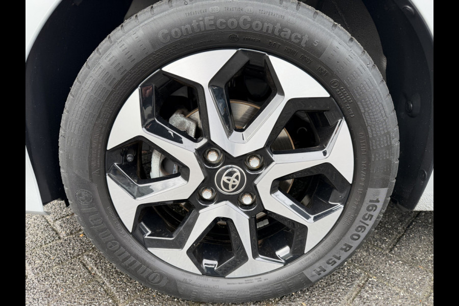 Toyota Aygo 1.0 VVT-i x-play (Camera- Navigatie via APP - Airco - Lichtmetalen velgen - Apple Carplay)