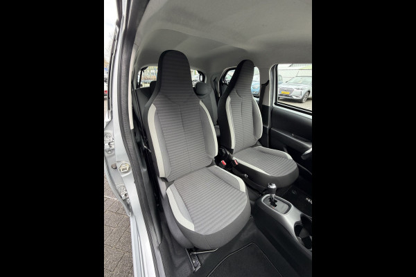 Toyota Aygo 1.0 VVT-i x-play (Camera- Navigatie via APP - Airco - Lichtmetalen velgen - Apple Carplay)