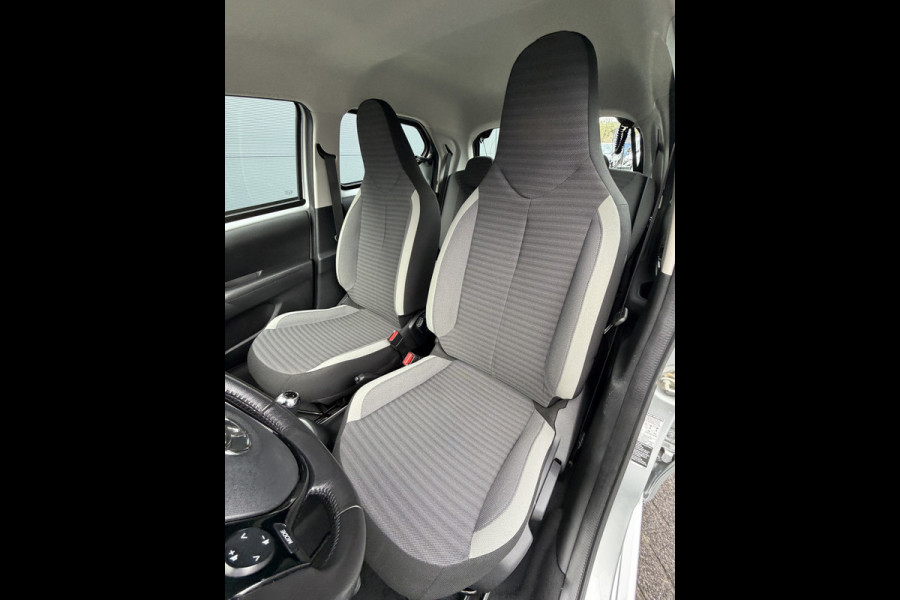 Toyota Aygo 1.0 VVT-i x-play (Camera- Navigatie via APP - Airco - Lichtmetalen velgen - Apple Carplay)