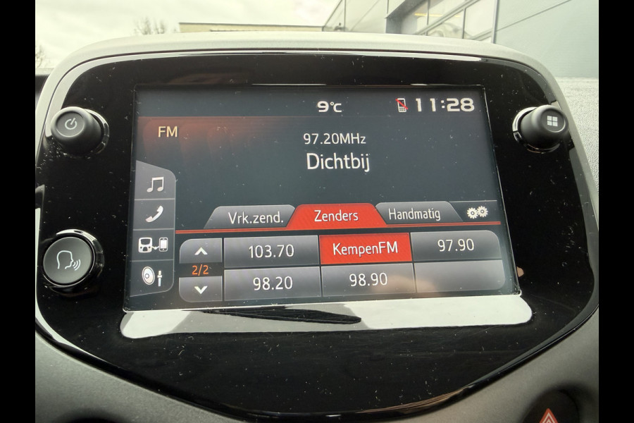 Toyota Aygo 1.0 VVT-i x-play (Camera- Navigatie via APP - Airco - Lichtmetalen velgen - Apple Carplay)