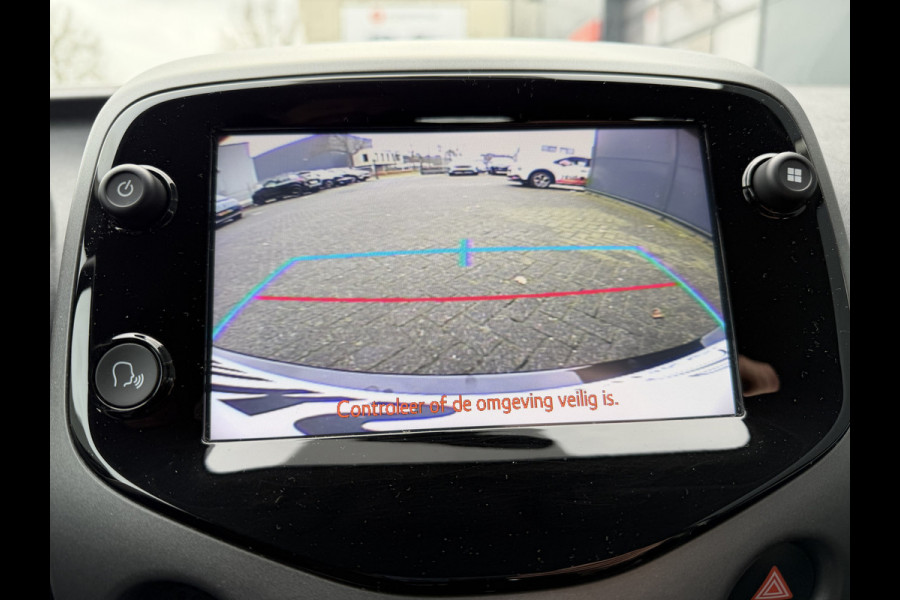 Toyota Aygo 1.0 VVT-i x-play (Camera- Navigatie via APP - Airco - Lichtmetalen velgen - Apple Carplay)