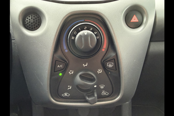 Toyota Aygo 1.0 VVT-i x-play (Camera- Navigatie via APP - Airco - Lichtmetalen velgen - Apple Carplay)