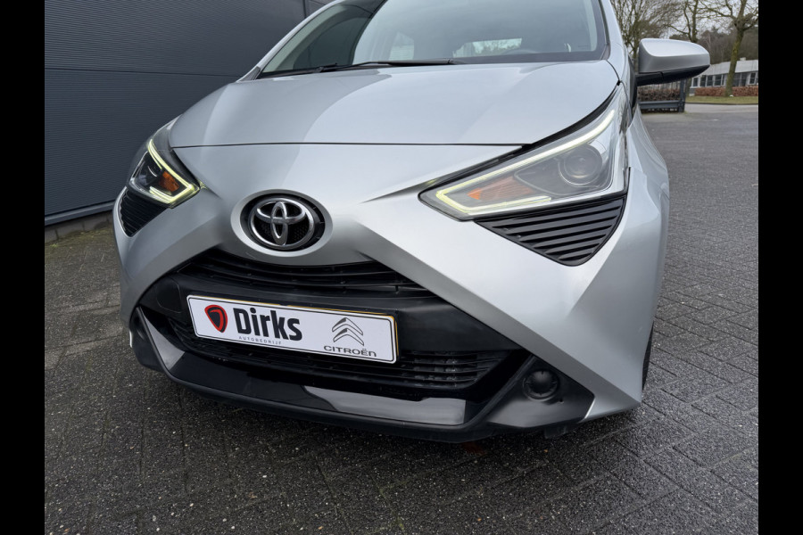 Toyota Aygo 1.0 VVT-i x-play (Camera- Navigatie via APP - Airco - Lichtmetalen velgen - Apple Carplay)