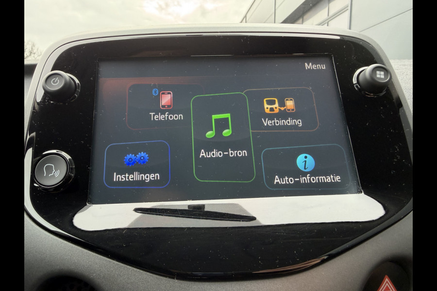 Toyota Aygo 1.0 VVT-i x-play (Camera- Navigatie via APP - Airco - Lichtmetalen velgen - Apple Carplay)