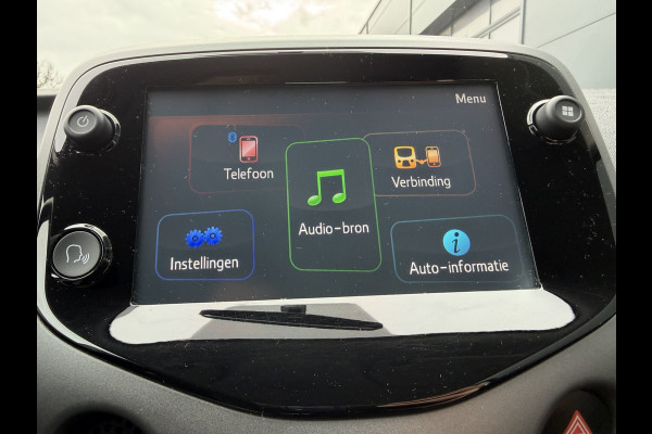 Toyota Aygo 1.0 VVT-i x-play (Camera- Navigatie via APP - Airco - Lichtmetalen velgen - Apple Carplay)