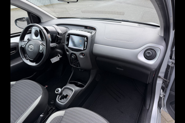 Toyota Aygo 1.0 VVT-i x-play (Camera- Navigatie via APP - Airco - Lichtmetalen velgen - Apple Carplay)