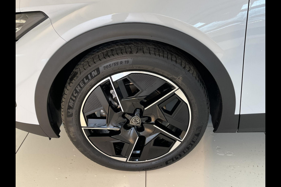 Peugeot 408 1.2 Hybrid 145 e-DCS6 GT Bekleding Alcantara/kunstleder, Panoramisch schuifdak, 360 Vision & Drive Assist Plus Pack, navigatie.