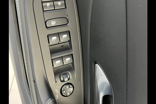 Peugeot 408 1.2 Hybrid 145 e-DCS6 GT Bekleding Alcantara/kunstleder, Panoramisch schuifdak, 360 Vision & Drive Assist Plus Pack, navigatie.