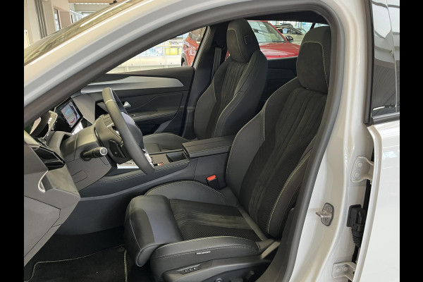 Peugeot 408 1.2 Hybrid 145 e-DCS6 GT Bekleding Alcantara/kunstleder, Panoramisch schuifdak, 360 Vision & Drive Assist Plus Pack, navigatie.