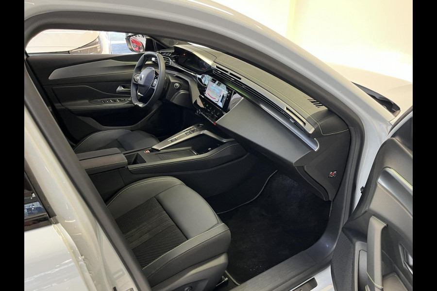 Peugeot 408 1.2 Hybrid 145 e-DCS6 GT Bekleding Alcantara/kunstleder, Panoramisch schuifdak, 360 Vision & Drive Assist Plus Pack, navigatie.