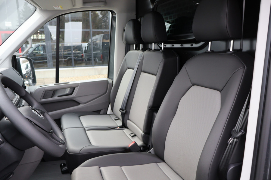 Volkswagen Crafter 2.0 TDI 177pk L3 H2 Automaat Airco Navigatie Camera Trekhaak