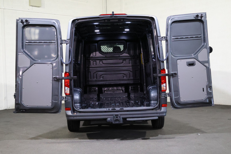 Volkswagen Crafter 2.0 TDI 177pk L3 H2 Automaat Airco Navigatie Camera Trekhaak