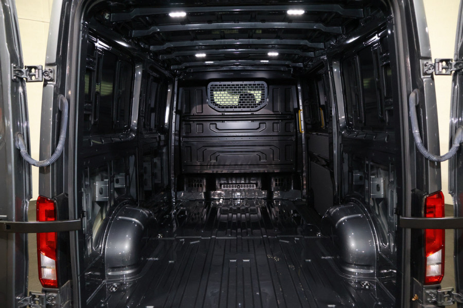 Volkswagen Crafter 2.0 TDI 177pk L3 H2 Automaat Airco Navigatie Camera Trekhaak