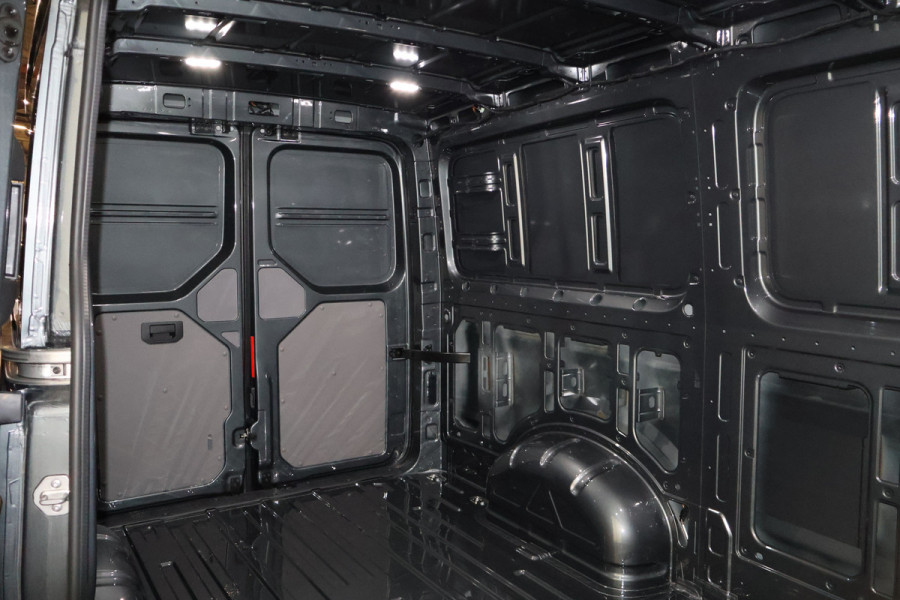 Volkswagen Crafter 2.0 TDI 177pk L3 H2 Automaat Airco Navigatie Camera Trekhaak