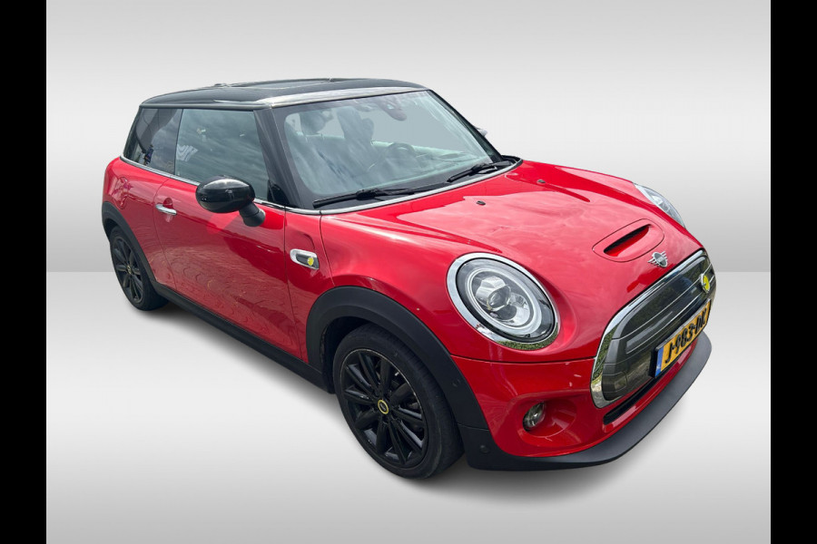 MINI Mini Electric Yours 33 kWh 47.821 km! / Full option! / Panoramadak / Camera / Head-up / Leder / Harman Kardon / Keyless / 17'' / CarPlay / Stoelverwarming / Matrix LED / DAB / Cruise Control