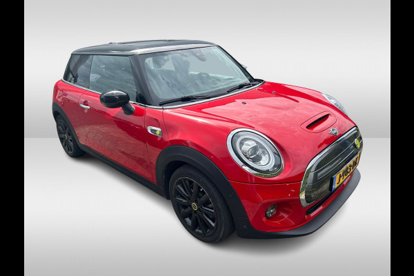 MINI Mini Electric Yours 33 kWh 47.821 km! / Full option! / Panoramadak / Camera / Head-up / Leder / Harman Kardon / Keyless / 17'' / CarPlay / Stoelverwarming / Matrix LED / DAB / Cruise Control