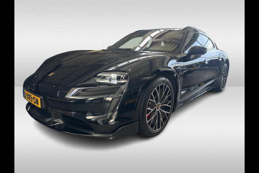 Porsche Taycan Cross Turismo Turbo S 93 kWh / Panoramadak / 360Camera / Head-up / Passenger Display / Luchtvering / 21'' / Bose / Keyless / Sportdesign+Chrono / Stoelventilatie+Verwarming / Stuurverwarming / Dodehoek / DAB / ACC