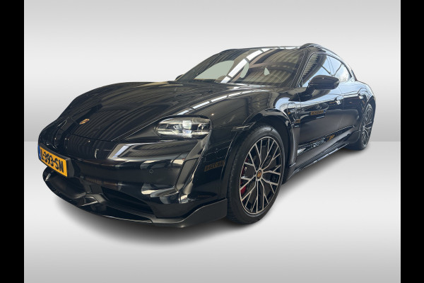 Porsche Taycan Cross Turismo Turbo S 93 kWh / Panoramadak / 360Camera / Head-up / Passenger Display / Luchtvering / 21'' / Bose / Keyless / Sportdesign+Chrono / Stoelventilatie+Verwarming / Stuurverwarming / Dodehoek / DAB / ACC