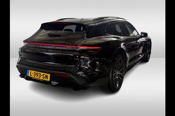 Porsche Taycan Cross Turismo Turbo S 93 kWh / Panoramadak / 360Camera / Head-up / Passenger Display / Luchtvering / 21'' / Bose / Keyless / Sportdesign+Chrono / Stoelventilatie+Verwarming / Stuurverwarming / Dodehoek / DAB / ACC