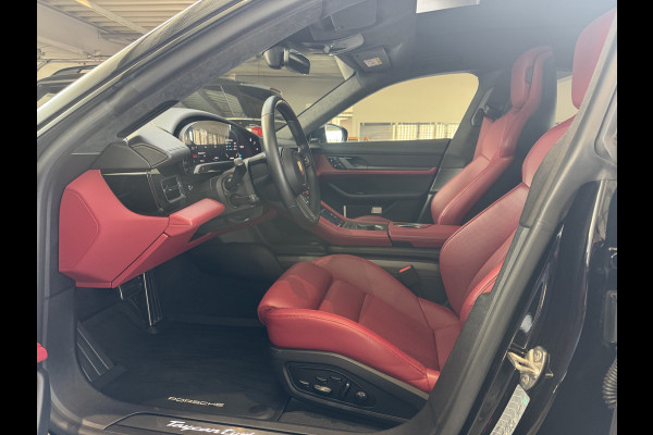 Porsche Taycan Cross Turismo Turbo S 93 kWh / Panoramadak / 360Camera / Head-up / Passenger Display / Luchtvering / 21'' / Bose / Keyless / Sportdesign+Chrono / Stoelventilatie+Verwarming / Stuurverwarming / Dodehoek / DAB / ACC
