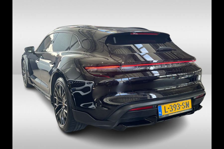 Porsche Taycan Cross Turismo Turbo S 93 kWh / Panoramadak / 360Camera / Head-up / Passenger Display / Luchtvering / 21'' / Bose / Keyless / Sportdesign+Chrono / Stoelventilatie+Verwarming / Stuurverwarming / Dodehoek / DAB / ACC