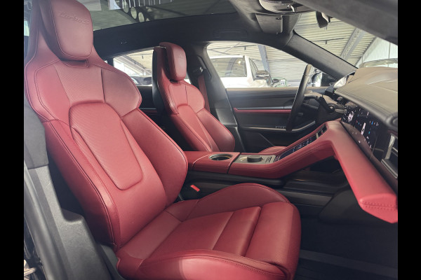 Porsche Taycan Cross Turismo Turbo S 93 kWh / Panoramadak / 360Camera / Head-up / Passenger Display / Luchtvering / 21'' / Bose / Keyless / Sportdesign+Chrono / Stoelventilatie+Verwarming / Stuurverwarming / Dodehoek / DAB / ACC
