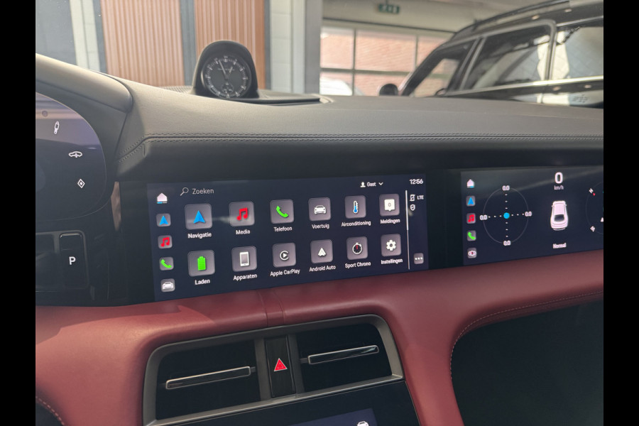 Porsche Taycan Cross Turismo Turbo S 93 kWh / Panoramadak / 360Camera / Head-up / Passenger Display / Luchtvering / 21'' / Bose / Keyless / Sportdesign+Chrono / Stoelventilatie+Verwarming / Stuurverwarming / Dodehoek / DAB / ACC