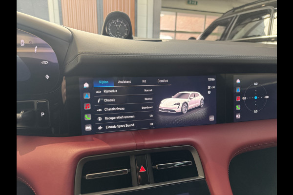 Porsche Taycan Cross Turismo Turbo S 93 kWh / Panoramadak / 360Camera / Head-up / Passenger Display / Luchtvering / 21'' / Bose / Keyless / Sportdesign+Chrono / Stoelventilatie+Verwarming / Stuurverwarming / Dodehoek / DAB / ACC