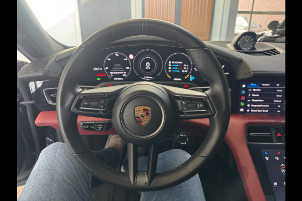 Porsche Taycan Cross Turismo Turbo S 93 kWh / Panoramadak / 360Camera / Head-up / Passenger Display / Luchtvering / 21'' / Bose / Keyless / Sportdesign+Chrono / Stoelventilatie+Verwarming / Stuurverwarming / Dodehoek / DAB / ACC