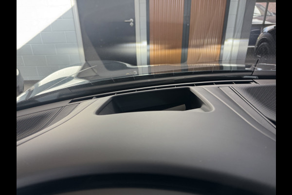 Porsche Taycan Cross Turismo Turbo S 93 kWh / Panoramadak / 360Camera / Head-up / Passenger Display / Luchtvering / 21'' / Bose / Keyless / Sportdesign+Chrono / Stoelventilatie+Verwarming / Stuurverwarming / Dodehoek / DAB / ACC