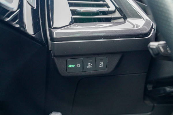 Audi Q4 e-tron 50 quattro Launch edition Advanced Plus 77 kWh | Panorama | BTW | Competition | RS zetels | Memory | HuD | 360 cam