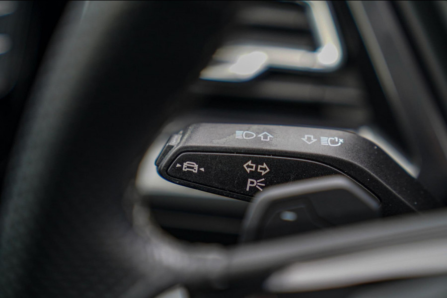 Audi Q4 e-tron 50 quattro Launch edition Advanced Plus 77 kWh | Panorama | BTW | Competition | RS zetels | Memory | HuD | 360 cam