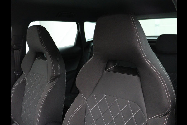 Škoda Karoq 1.5 TSI Sportline | Trekhaak | Stoelverwarming | Virtual Cockpit | Stuurverwarming | Carplay | Sportstoelen | Camera | Navigatie | Cruise control | Parkeerhulp