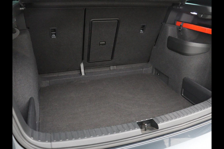 Škoda Karoq 1.5 TSI Sportline | Trekhaak | Stoelverwarming | Virtual Cockpit | Stuurverwarming | Carplay | Sportstoelen | Camera | Navigatie | Cruise control | Parkeerhulp