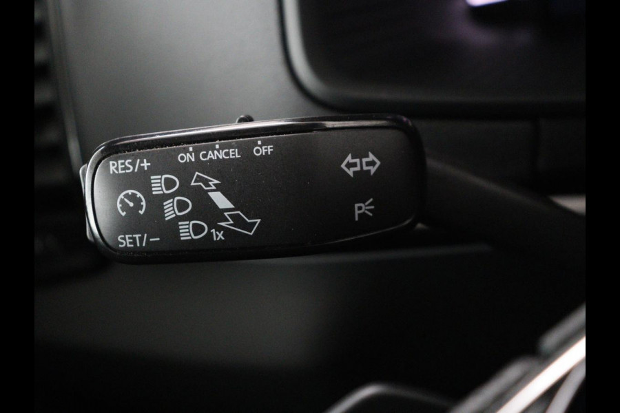 Škoda Karoq 1.5 TSI Sportline | Trekhaak | Stoelverwarming | Virtual Cockpit | Stuurverwarming | Carplay | Sportstoelen | Camera | Navigatie | Cruise control | Parkeerhulp