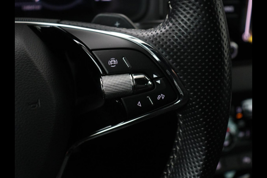 Škoda Karoq 1.5 TSI Sportline | Trekhaak | Stoelverwarming | Virtual Cockpit | Stuurverwarming | Carplay | Sportstoelen | Camera | Navigatie | Cruise control | Parkeerhulp