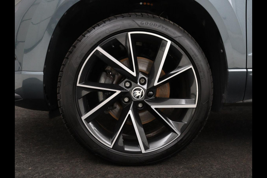 Škoda Karoq 1.5 TSI Sportline | Trekhaak | Stoelverwarming | Virtual Cockpit | Stuurverwarming | Carplay | Sportstoelen | Camera | Navigatie | Cruise control | Parkeerhulp