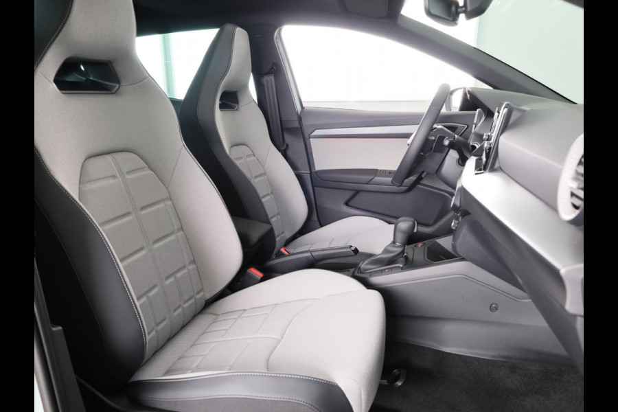 Seat Arona FR Business Connect 1.0 EcoTSI 70 kW / 95 PK SUV 5 | Bucket Seats | 18 inch Velgen 'Performance Machined' | Stoelverwarming | Adaptive Cruise Control | Achteruitrij Camera | Sensoren V+A