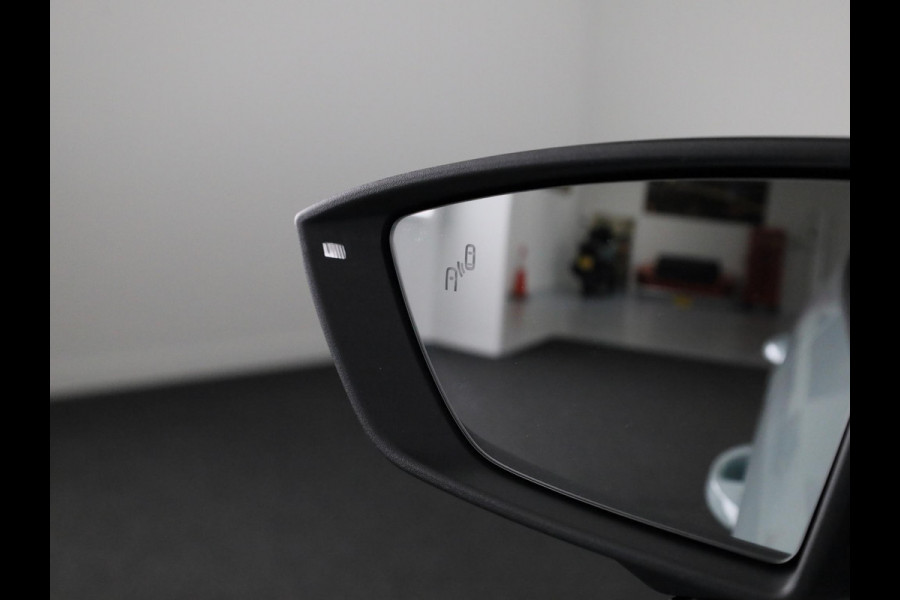 Seat Arona FR Business Connect 1.0 EcoTSI 70 kW / 95 PK SUV 5 | Bucket Seats | 18 inch Velgen 'Performance Machined' | Stoelverwarming | Adaptive Cruise Control | Achteruitrij Camera | Sensoren V+A