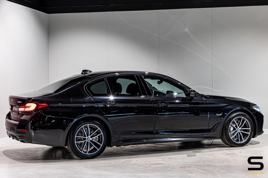BMW 5 Serie 530e xDrive High Executive|M-sport|Leder|HUD|Cam