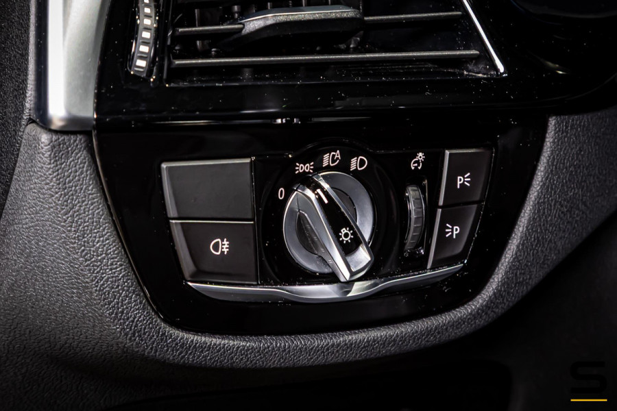 BMW 5 Serie 530e xDrive High Executive|M-sport|Leder|HUD|Cam