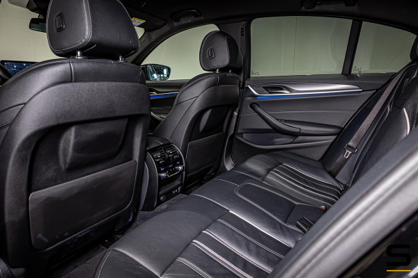 BMW 5 Serie 530e xDrive High Executive|M-sport|Leder|HUD|Cam