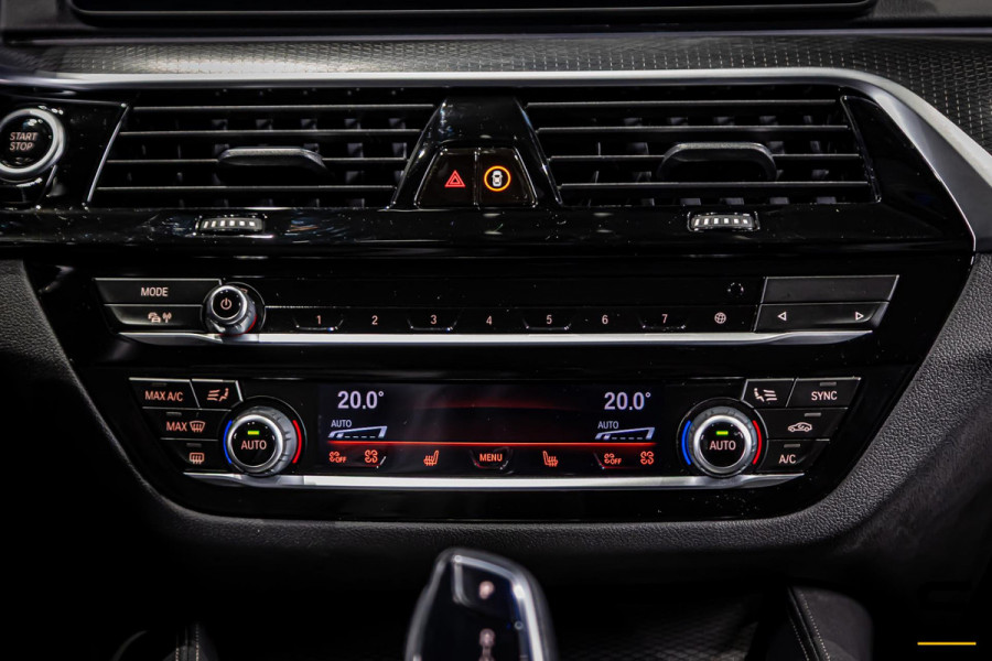 BMW 5 Serie 530e xDrive High Executive|M-sport|Leder|HUD|Cam