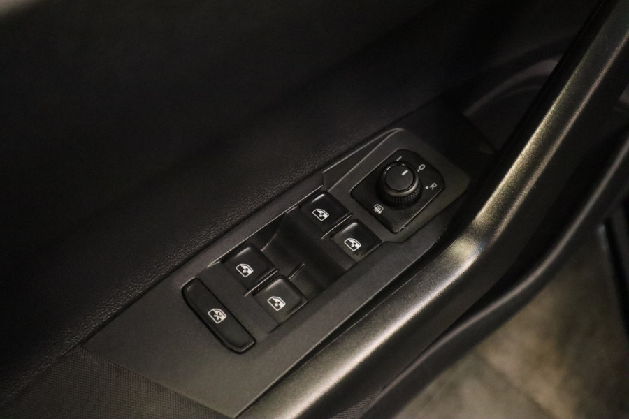 Volkswagen Polo 1.0 TSI Beats PDC Airco 17'' LM Privacy glass