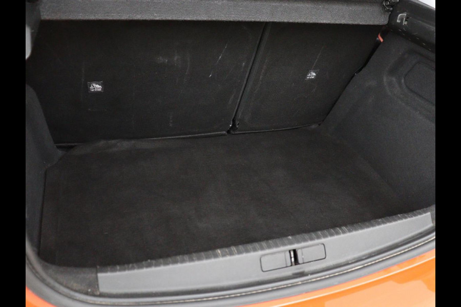 Opel CORSA-E Elegance 50 kWh | SOH 90% | 3 Fase | Stoelverwarming | Camera | Matrix LED | Carplay | Keyless | Navigatie | Climate control | Parkeerhulp | Cruise control | Stuurverwarming