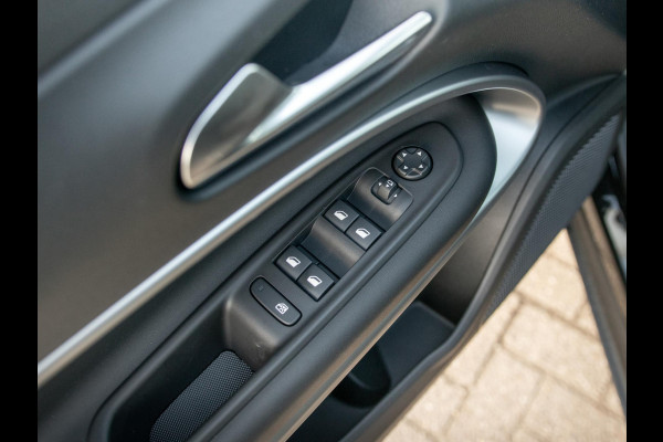 Jeep Avenger Summit 54 kWh | Uit voorraad leverbaar | Schuif/Kanteldak | Winter Pack | Infotainment&Convenience Pack | Warmtepomp