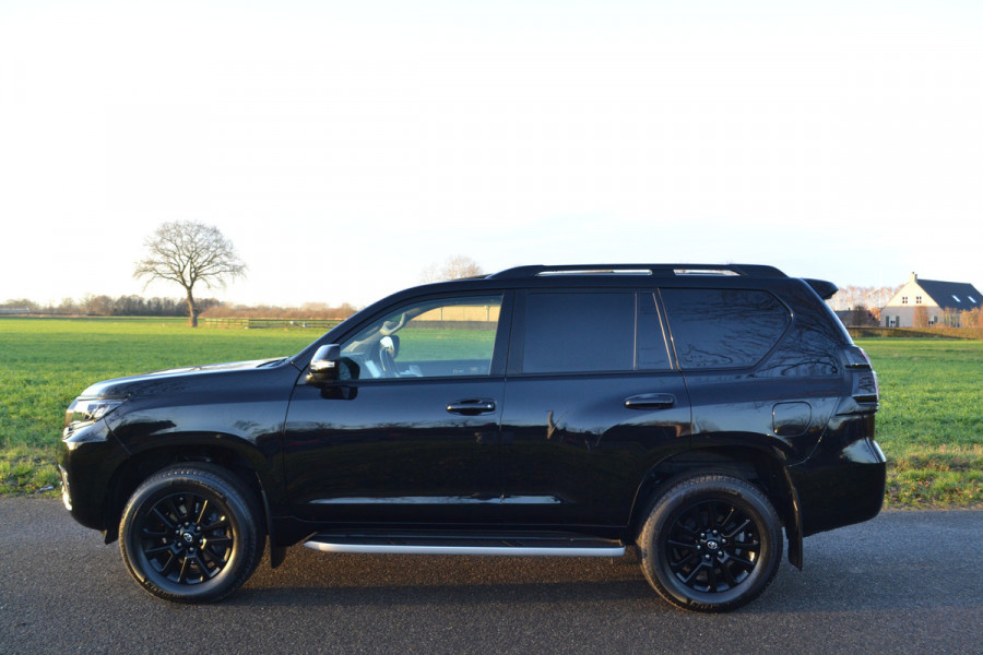 Toyota Land Cruiser 2.8 D-4D-F Executive Window Van Black-Line