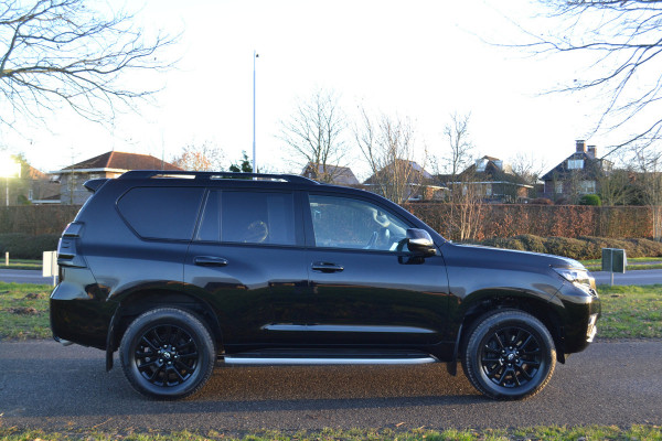 Toyota Land Cruiser 2.8 D-4D-F Executive Window Van Black-Line