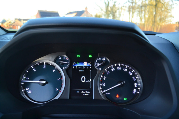 Toyota Land Cruiser 2.8 D-4D-F Executive Window Van Black-Line