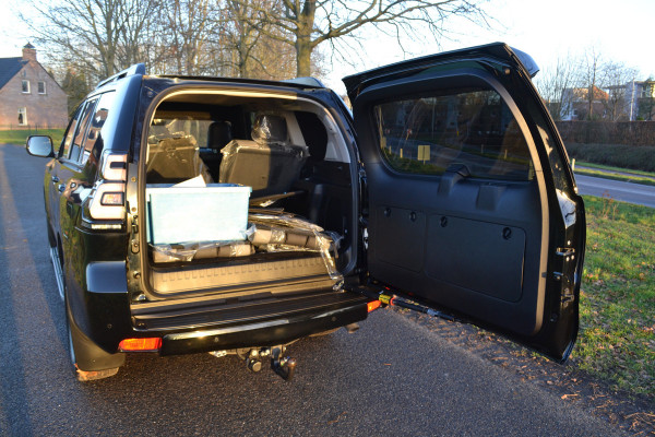 Toyota Land Cruiser 2.8 D-4D-F Executive Window Van Black-Line